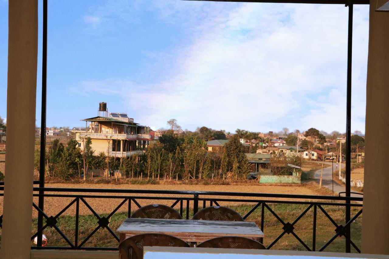 Hotel National Park Sauraha Bagian luar foto