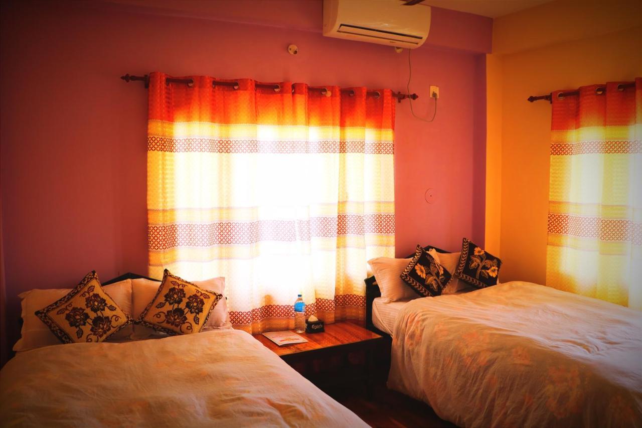 Hotel National Park Sauraha Bagian luar foto