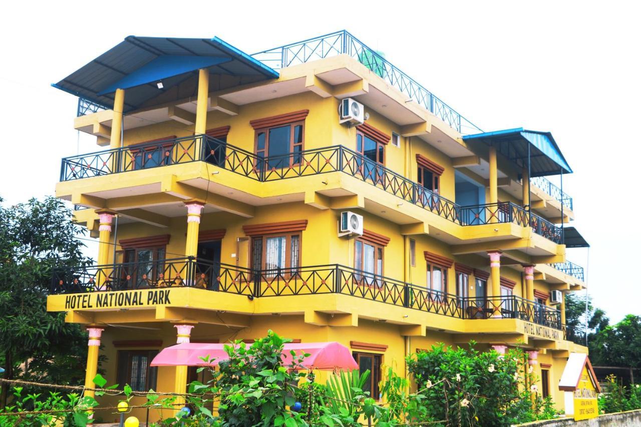 Hotel National Park Sauraha Bagian luar foto