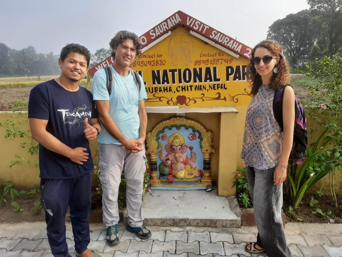 Hotel National Park Sauraha Bagian luar foto