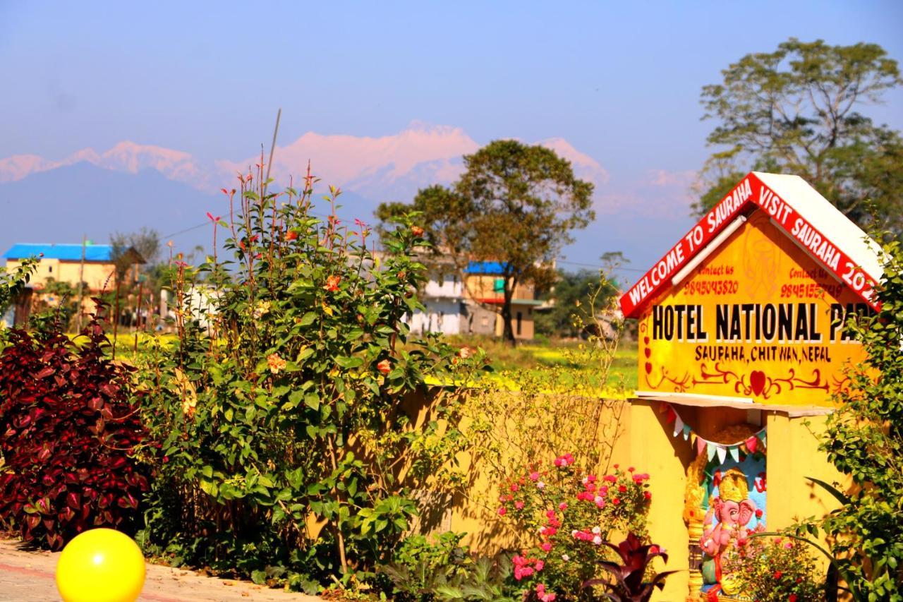 Hotel National Park Sauraha Bagian luar foto