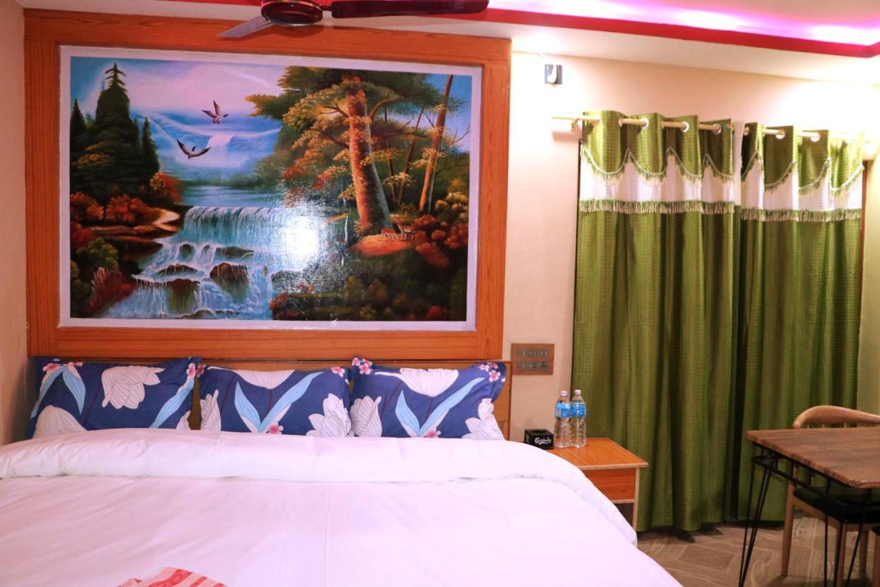 Hotel National Park Sauraha Bagian luar foto