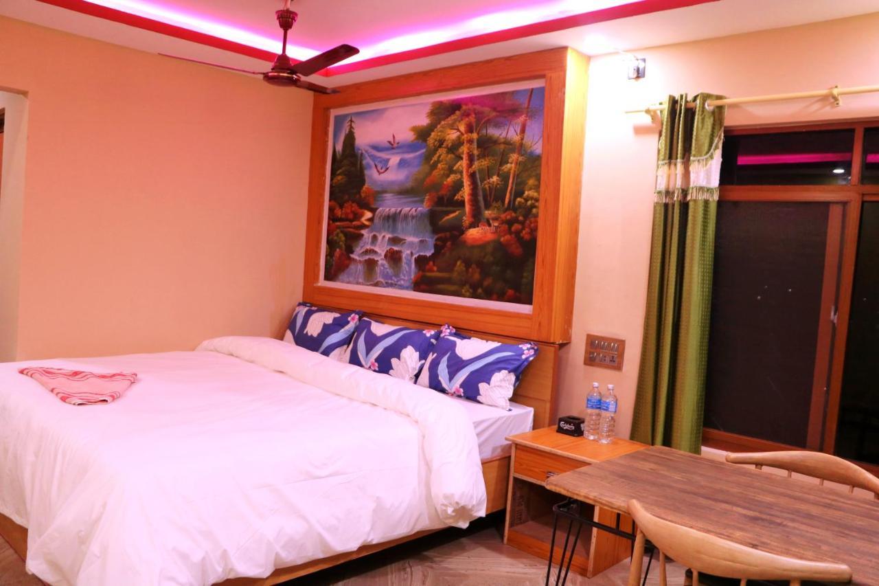 Hotel National Park Sauraha Bagian luar foto