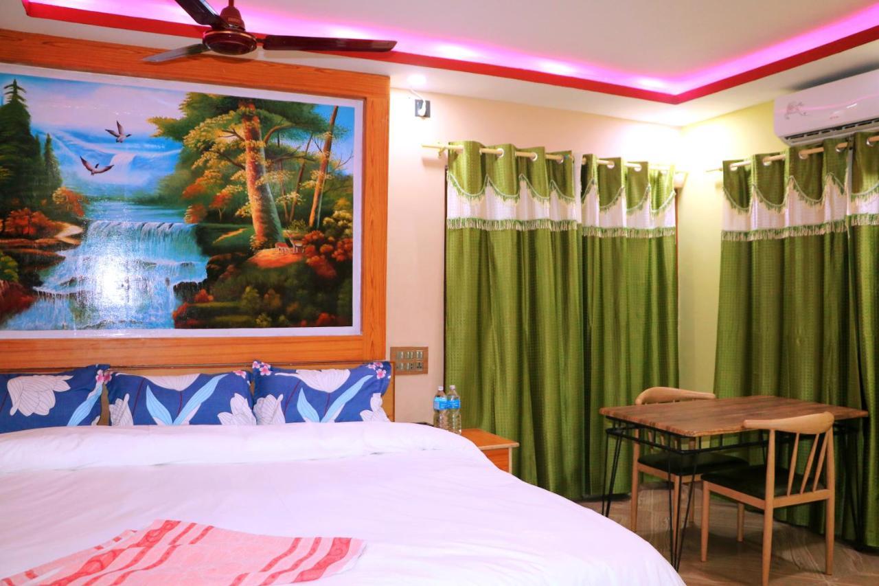 Hotel National Park Sauraha Bagian luar foto