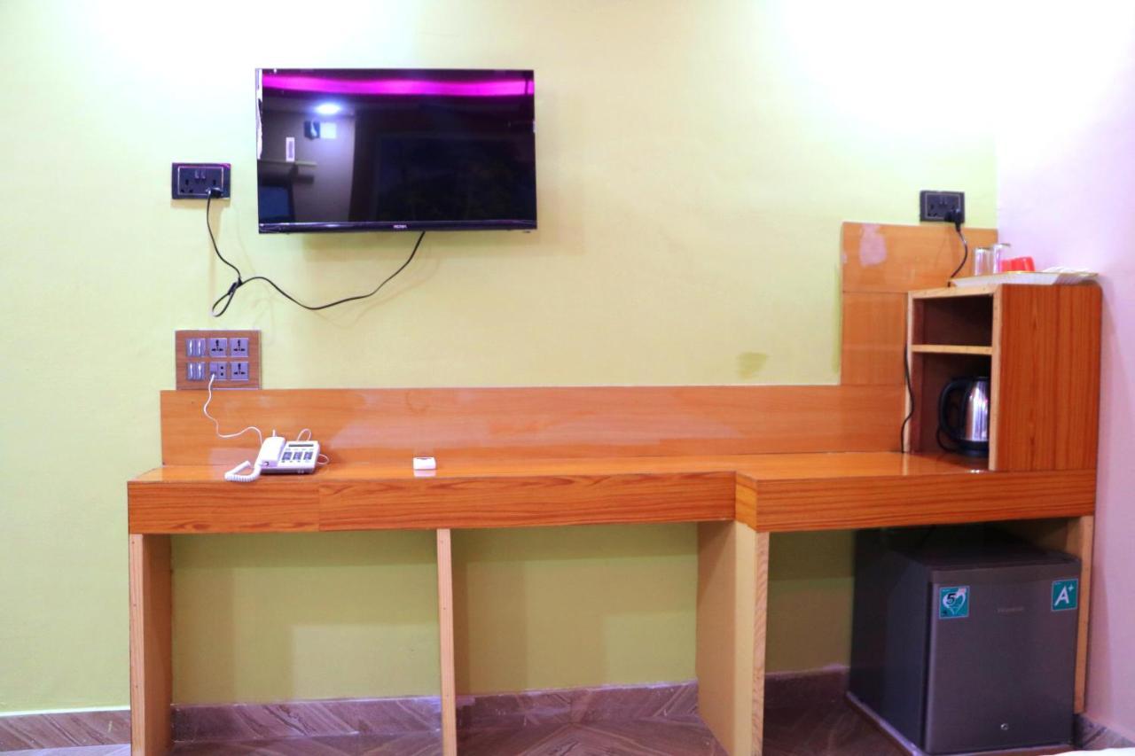 Hotel National Park Sauraha Bagian luar foto