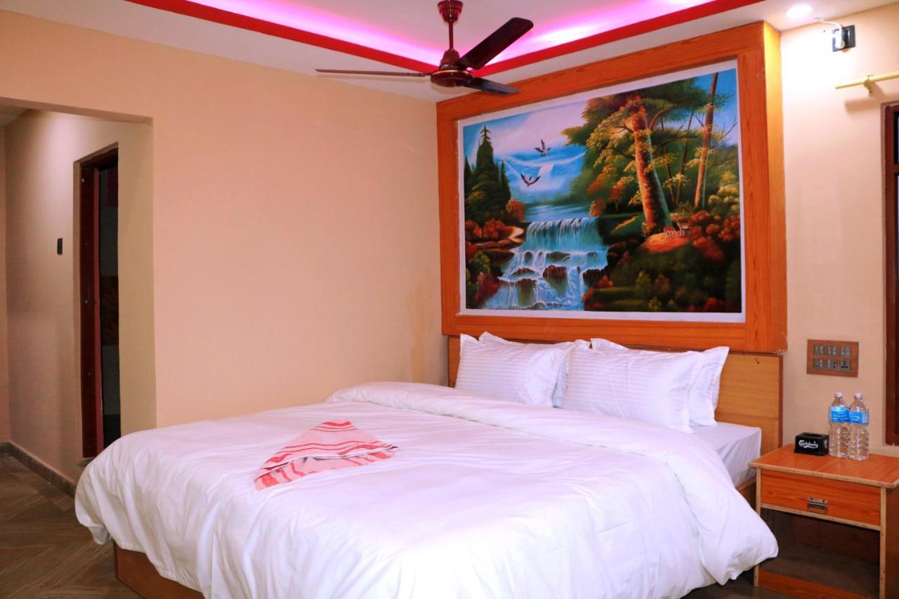 Hotel National Park Sauraha Bagian luar foto