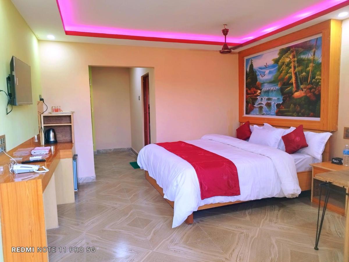 Hotel National Park Sauraha Bagian luar foto