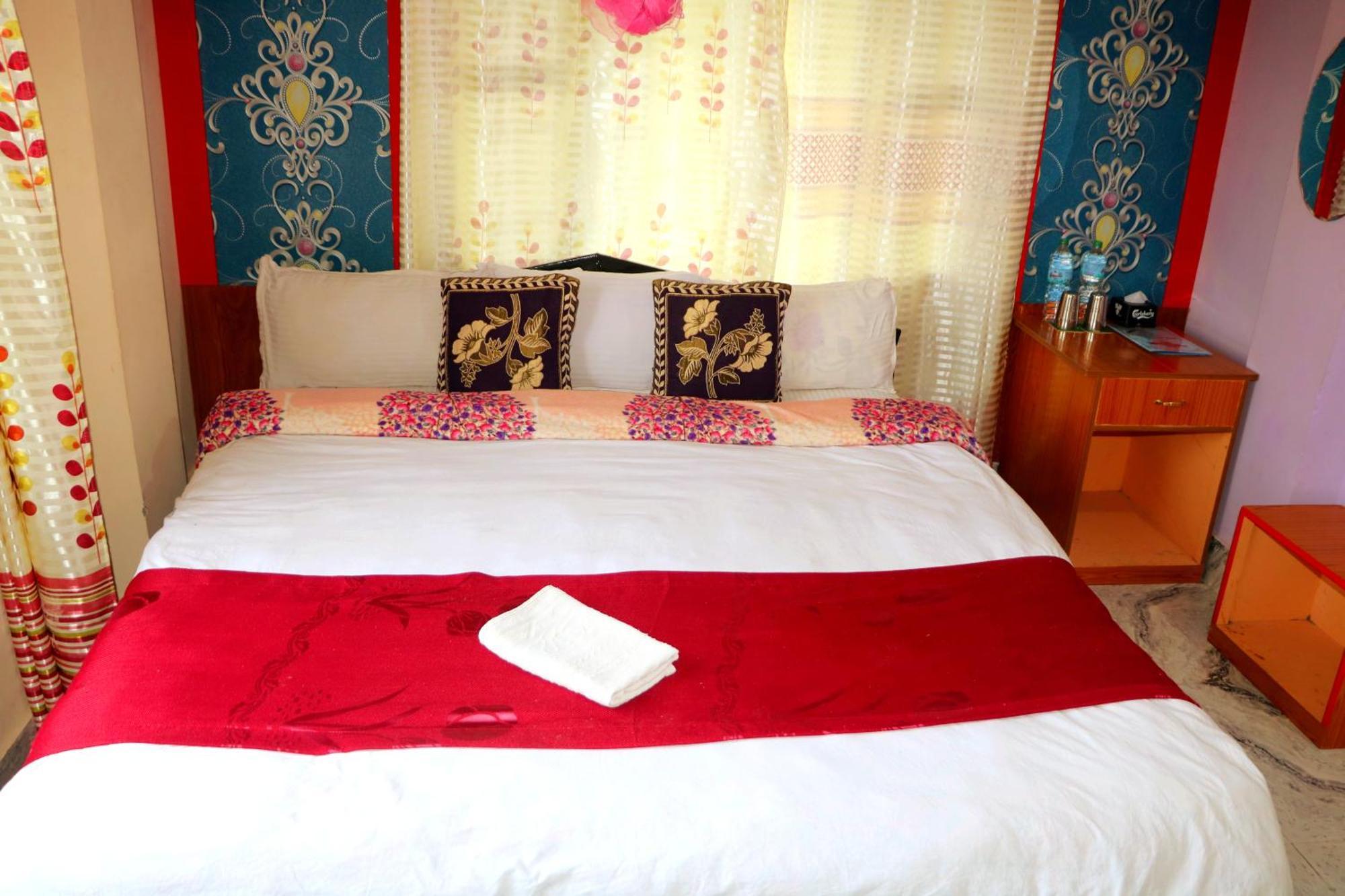 Hotel National Park Sauraha Bagian luar foto