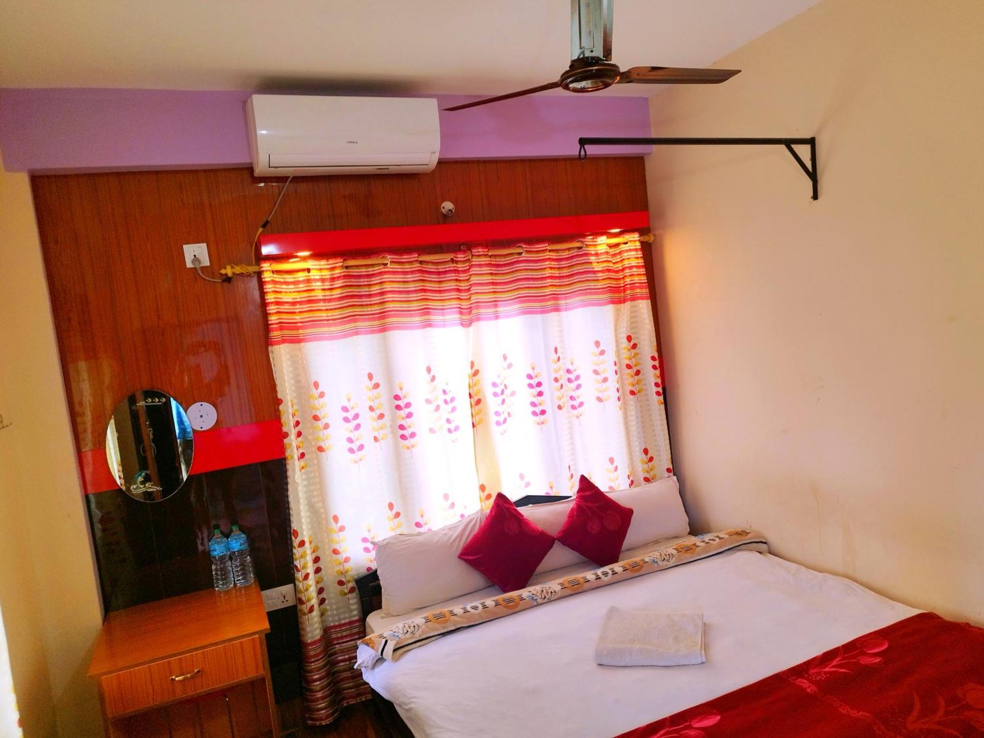Hotel National Park Sauraha Bagian luar foto