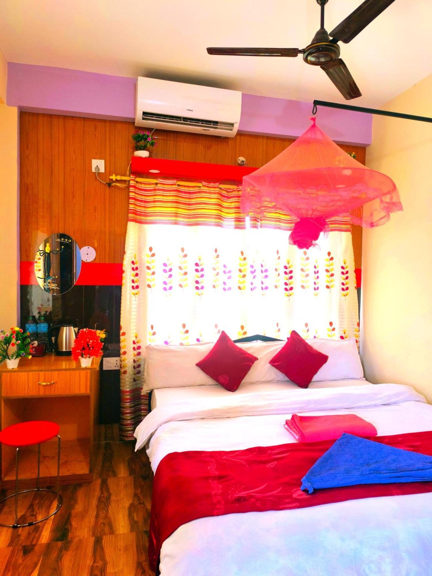 Hotel National Park Sauraha Bagian luar foto